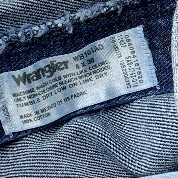 Women's Wrangler Relaxed Fit Jeans 👖— size 8 x 30 - Picture 5 of 8